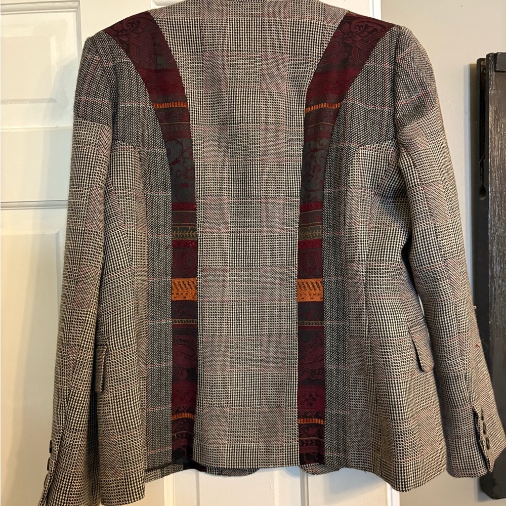 Really stunning multi fabric blazer! - Picture 6 of 6